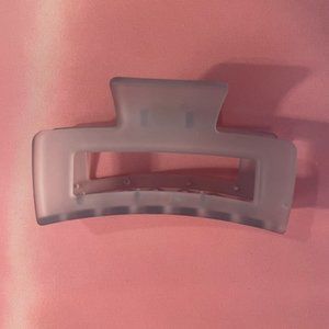 𝅺GRAY Hair Claw Hair Accessory.